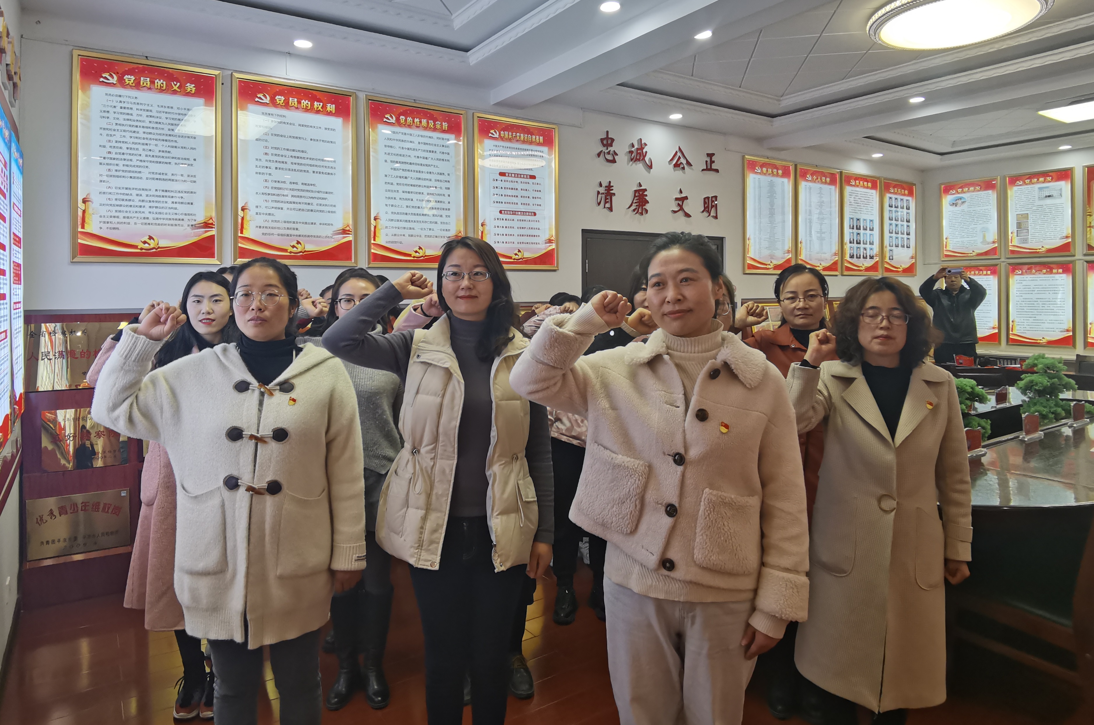 【巾帼心向党】庄浪县检察院党支部开展“显巾帼担当、谱检察华章”庆三•八主题党日活动