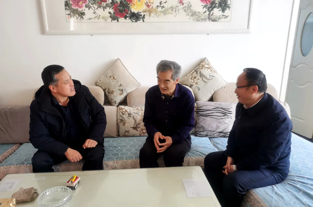 庄浪县人民检察院开展春节前慰问老干部活动