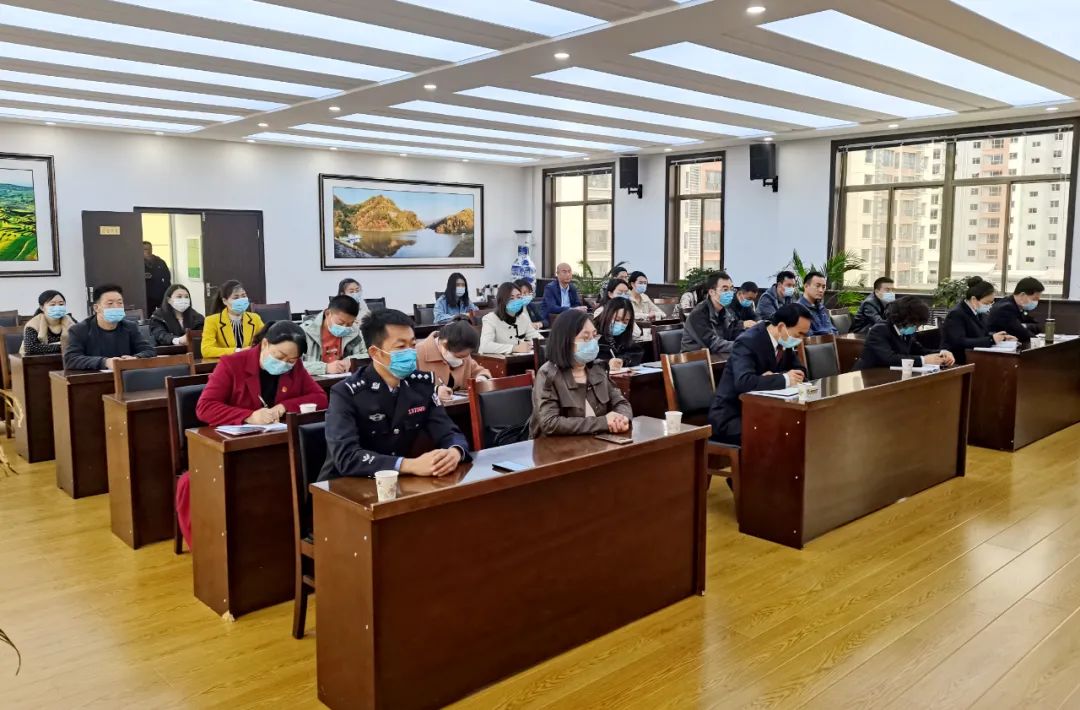 “做好人民群众的司法‘服务者’”——庄浪县人民检察院召开第一届听证员聘任会议