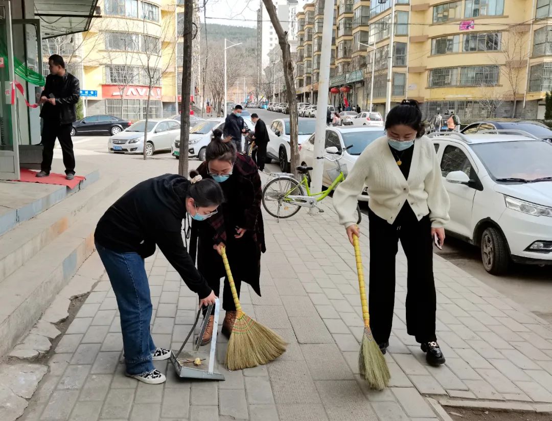 庄浪县人民检察院开展“巾帼共建美丽家园清洁行动”志愿服务活动