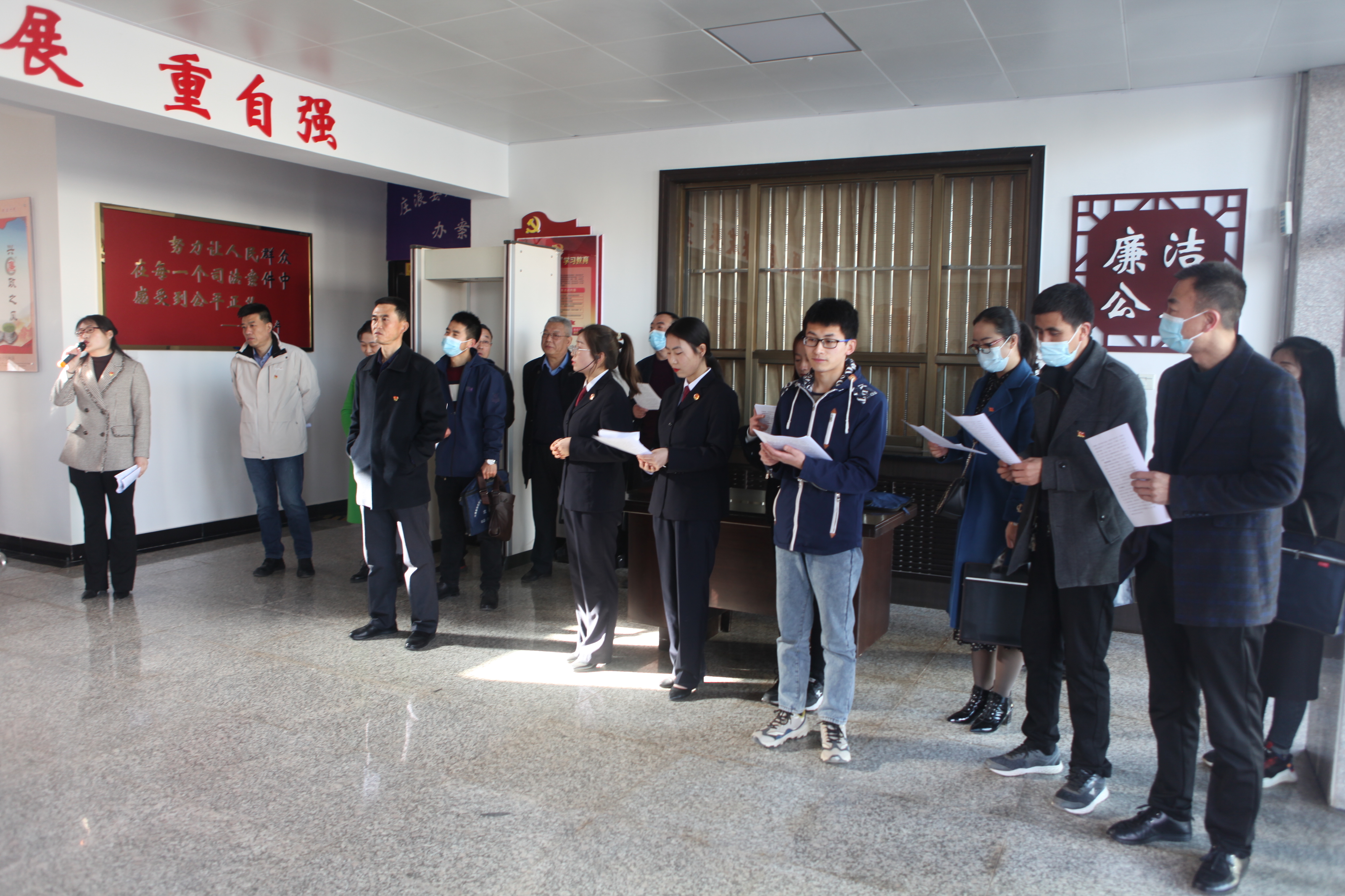 庄浪县委直属机关工委与县直各部门党务工作者观摩县检察院党建工作