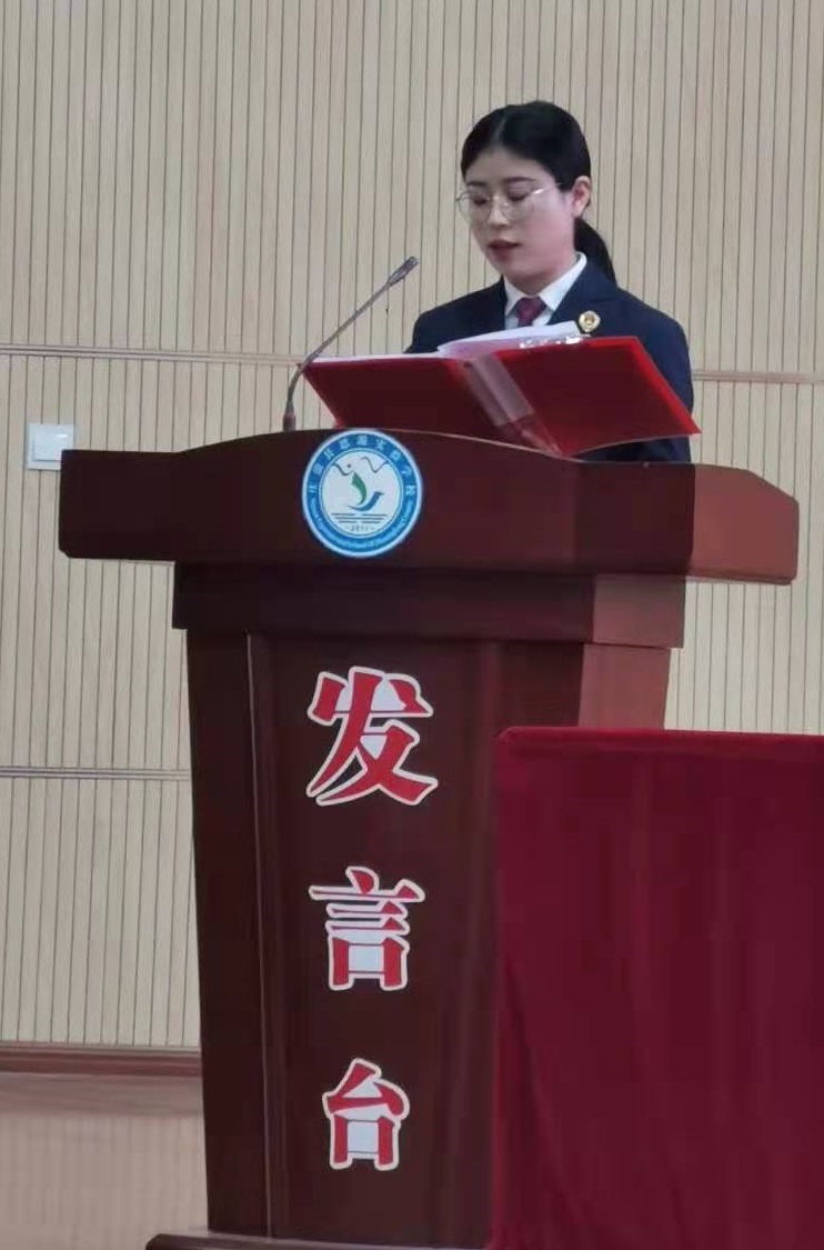 庄浪县检察院参加县政法队伍教育整顿英模事迹报告会