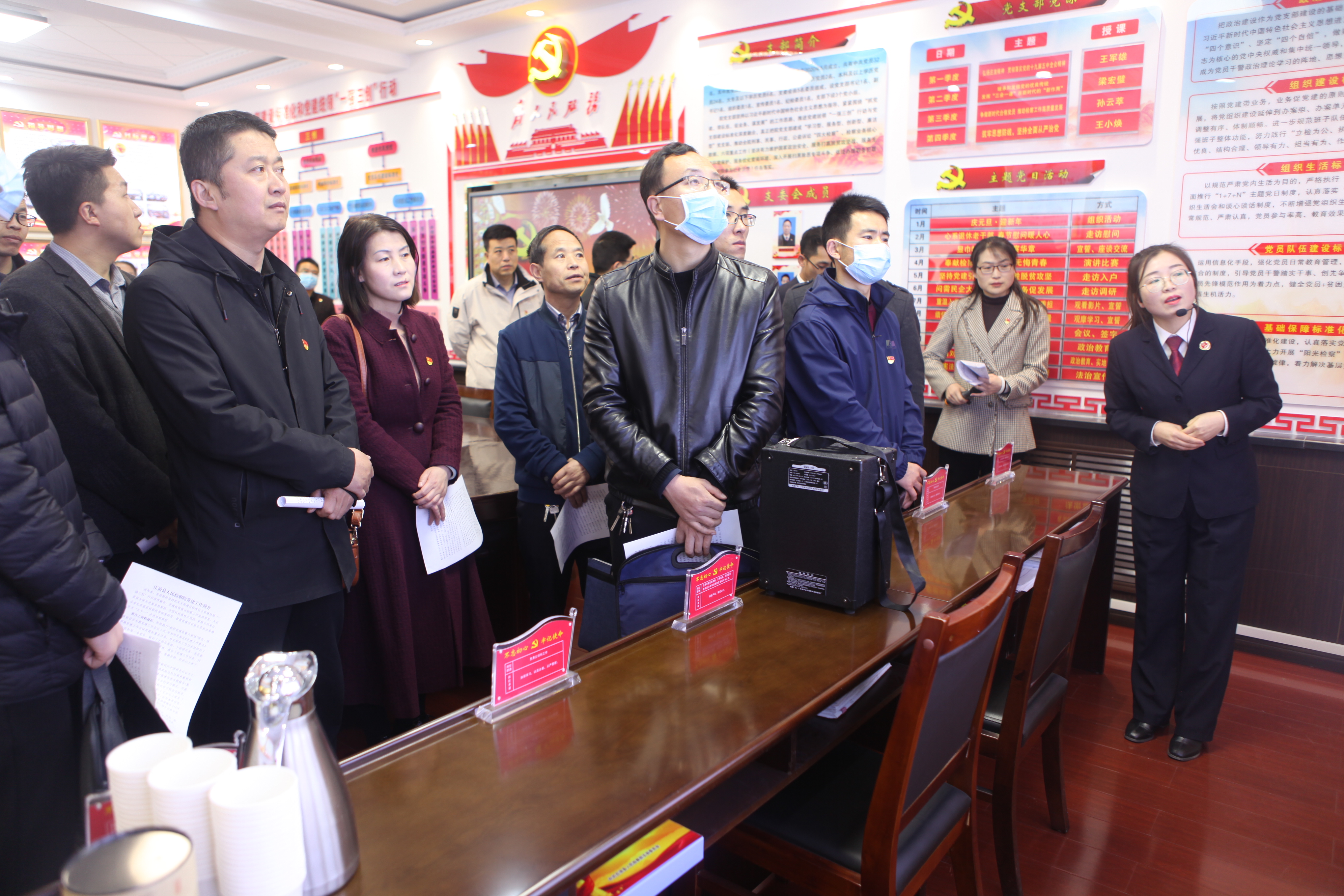 庄浪县委直属机关工委与县直各部门党务工作者观摩县检察院党建工作