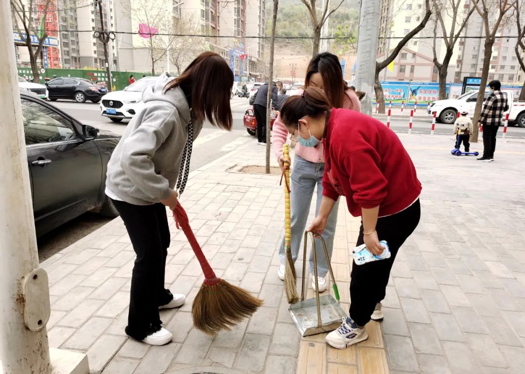 庄浪县人民检察院开展“巾帼共建美丽家园清洁行动”志愿服务活动