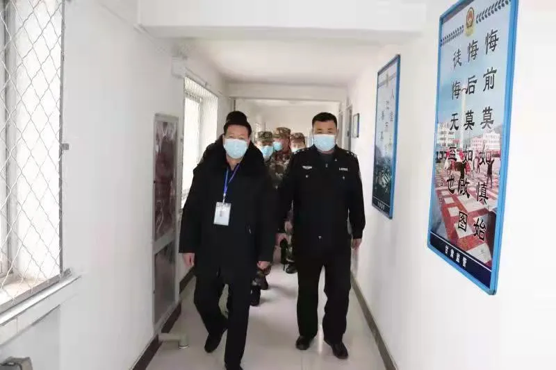 庄浪县检察院驻所检察室联合县公安局、武警中队开展看守所节前安全大检查